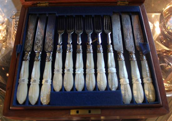 Late Victorian set of silver & mother of pearl fruit eaters, setting for 18 in mahogany canteen